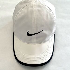 NWT Women’s Nike Tennis  AEROBILL cap (one size fits most)